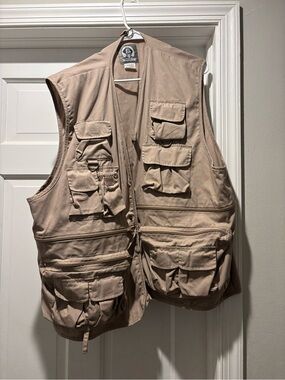 Men's Multi-Pocket Utility Vest in Tan